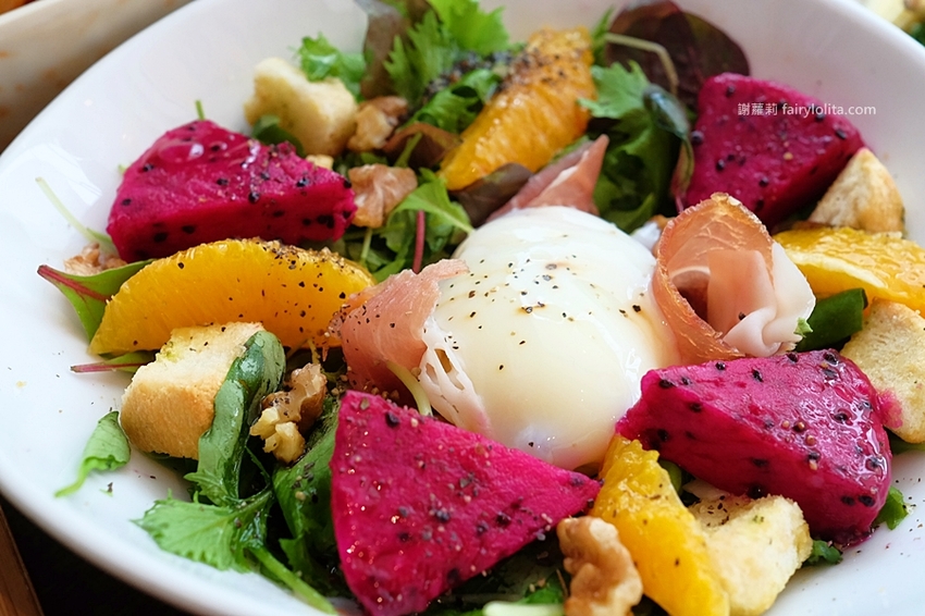 乾杯燒肉居酒屋。開吃10種頂級燒肉，滿滿和牛香通通吞下肚，中秋節雙人套期間限定，錯過等明年！ @蹦啾♥謝蘿莉 La vie heureuse