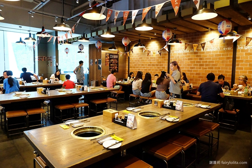 乾杯燒肉居酒屋。開吃10種頂級燒肉，滿滿和牛香通通吞下肚，中秋節雙人套期間限定，錯過等明年！ @蹦啾♥謝蘿莉 La vie heureuse