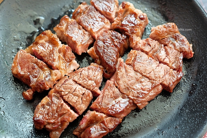 乾杯燒肉居酒屋。開吃10種頂級燒肉，滿滿和牛香通通吞下肚，中秋節雙人套期間限定，錯過等明年！ @蹦啾♥謝蘿莉 La vie heureuse