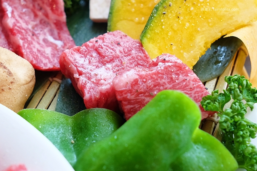 乾杯燒肉居酒屋。開吃10種頂級燒肉，滿滿和牛香通通吞下肚，中秋節雙人套期間限定，錯過等明年！ @蹦啾♥謝蘿莉 La vie heureuse