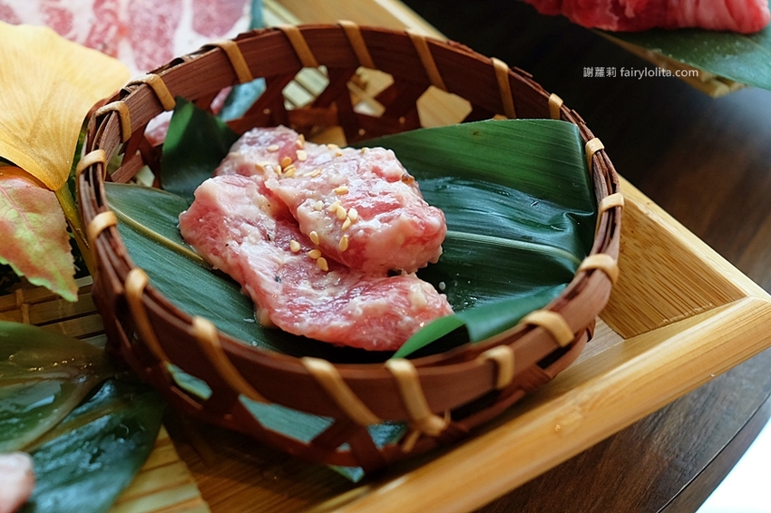 乾杯燒肉居酒屋。開吃10種頂級燒肉，滿滿和牛香通通吞下肚，中秋節雙人套期間限定，錯過等明年！ @蹦啾♥謝蘿莉 La vie heureuse
