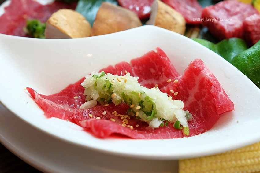 乾杯燒肉居酒屋。開吃10種頂級燒肉，滿滿和牛香通通吞下肚，中秋節雙人套期間限定，錯過等明年！ @蹦啾♥謝蘿莉 La vie heureuse