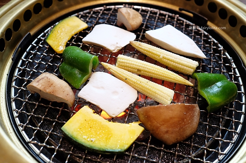 乾杯燒肉居酒屋。開吃10種頂級燒肉，滿滿和牛香通通吞下肚，中秋節雙人套期間限定，錯過等明年！ @蹦啾♥謝蘿莉 La vie heureuse