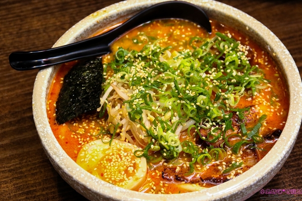 一心拉麵:【羅東♥美食】☼一心拉麵☼熬煮10小時以上的豚骨湯頭濃郁好喝,每日限量100碗,近羅東火車後站、羅東轉運站♥♥