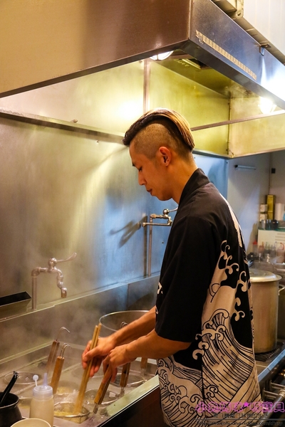 一心拉麵:【羅東♥美食】☼一心拉麵☼熬煮10小時以上的豚骨湯頭濃郁好喝,每日限量100碗,近羅東火車後站、羅東轉運站♥♥