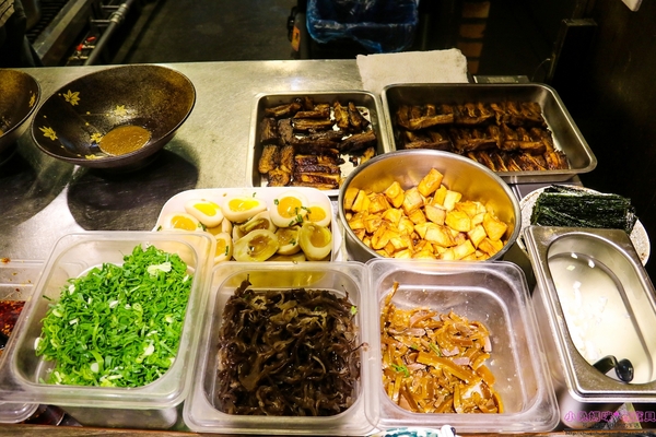 一心拉麵:【羅東♥美食】☼一心拉麵☼熬煮10小時以上的豚骨湯頭濃郁好喝,每日限量100碗,近羅東火車後站、羅東轉運站♥♥