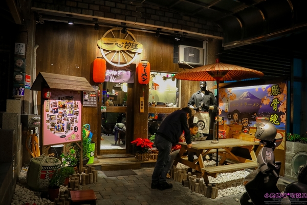 一心拉麵:【羅東♥美食】☼一心拉麵☼熬煮10小時以上的豚骨湯頭濃郁好喝,每日限量100碗,近羅東火車後站、羅東轉運站♥♥