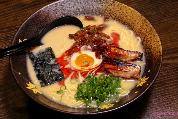 一心拉麵:【羅東♥美食】☼一心拉麵☼熬煮10小時以上的豚骨湯頭濃郁好喝,每日限量100碗,近羅東火車後站、羅東轉運站♥♥