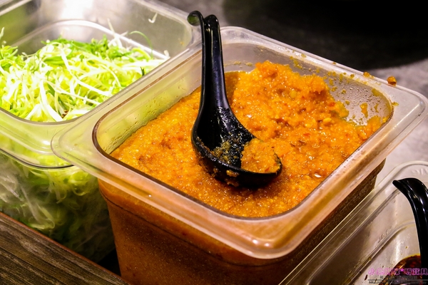 一心拉麵:【羅東♥美食】☼一心拉麵☼熬煮10小時以上的豚骨湯頭濃郁好喝,每日限量100碗,近羅東火車後站、羅東轉運站♥♥