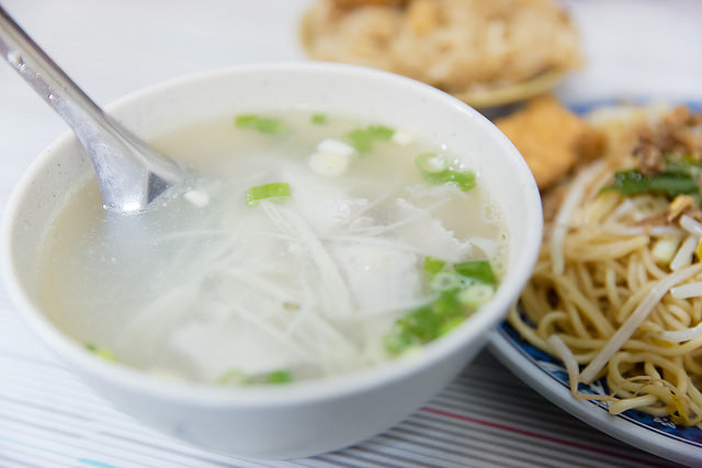 【基隆美食】俞家清魚湯 誇張 深夜大排長龍消夜 盛況不輸台南牛肉湯