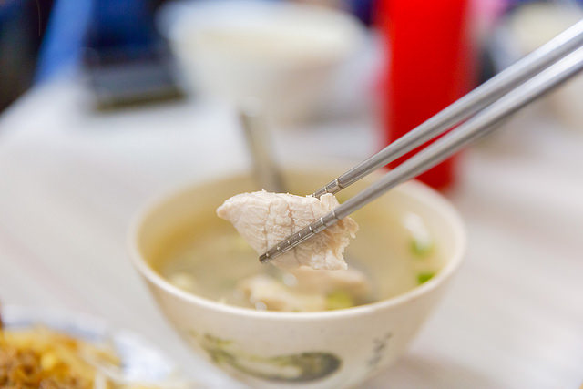 【基隆美食】俞家清魚湯 誇張 深夜大排長龍消夜 盛況不輸台南牛肉湯