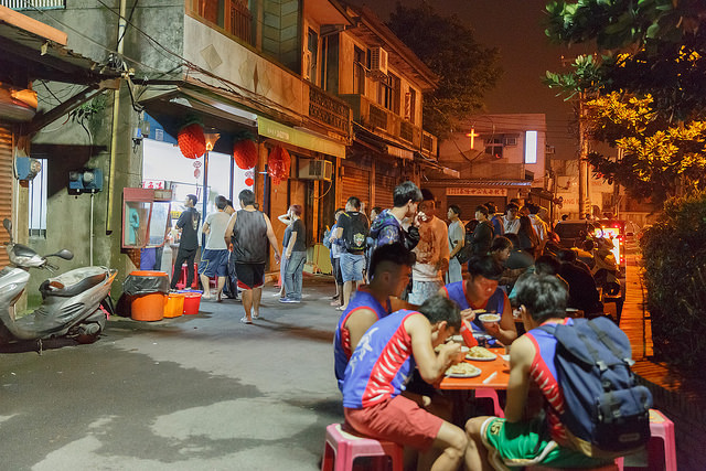 【基隆美食】俞家清魚湯 誇張 深夜大排長龍消夜 盛況不輸台南牛肉湯