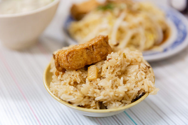 【基隆美食】俞家清魚湯 誇張 深夜大排長龍消夜 盛況不輸台南牛肉湯