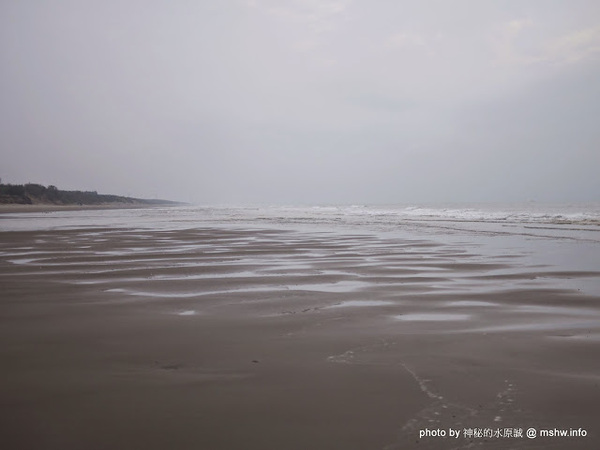 假日之森：【景點】苗栗假日之森白砂海岸@竹南濱海休憩區 : 沒有比基尼辣妹的白沙灘與防風林, 可以悠閒放鬆一整天…