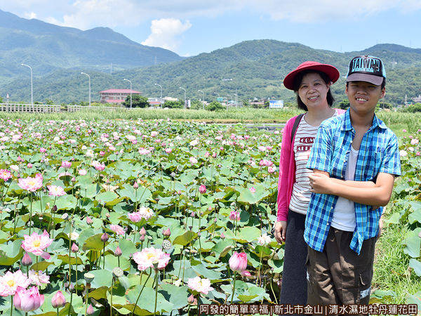 清水濕地牡丹蓮花田11-牡丹蓮花田中留影.JPG