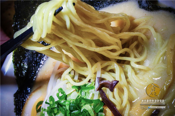 倉麵屋~桃園中壢(起源日本 歸根花蓮 散葉中壢有故事的排隊拉麵)