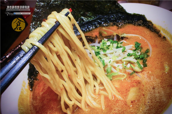 倉麵屋~桃園中壢(起源日本 歸根花蓮 散葉中壢有故事的排隊拉麵)