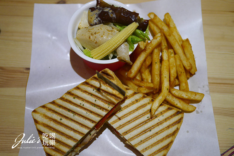 台北●甜點●初米咖啡 Choose Me Cafe&Meals(卡通造型蛋糕超可愛)(中山國中站)