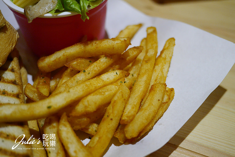 台北●甜點●初米咖啡 Choose Me Cafe&Meals(卡通造型蛋糕超可愛)(中山國中站)