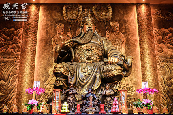威天宮|桃園市龜山區唐式建築不燒香環保廟宇;東南亞室內最高大關聖帝君法像;來了就要許願,然後努力實踐它。