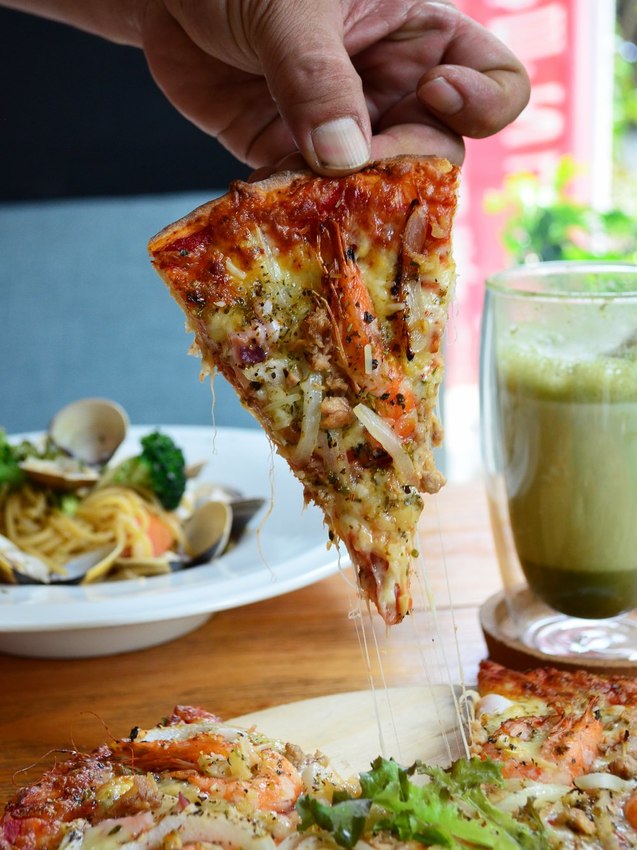 一中美食_Gray House 灰房子│台中義式料理推薦！澎湃的海鮮披薩，還有超牽絲的乳酪條~ - 愛伊特candy的分享樂園