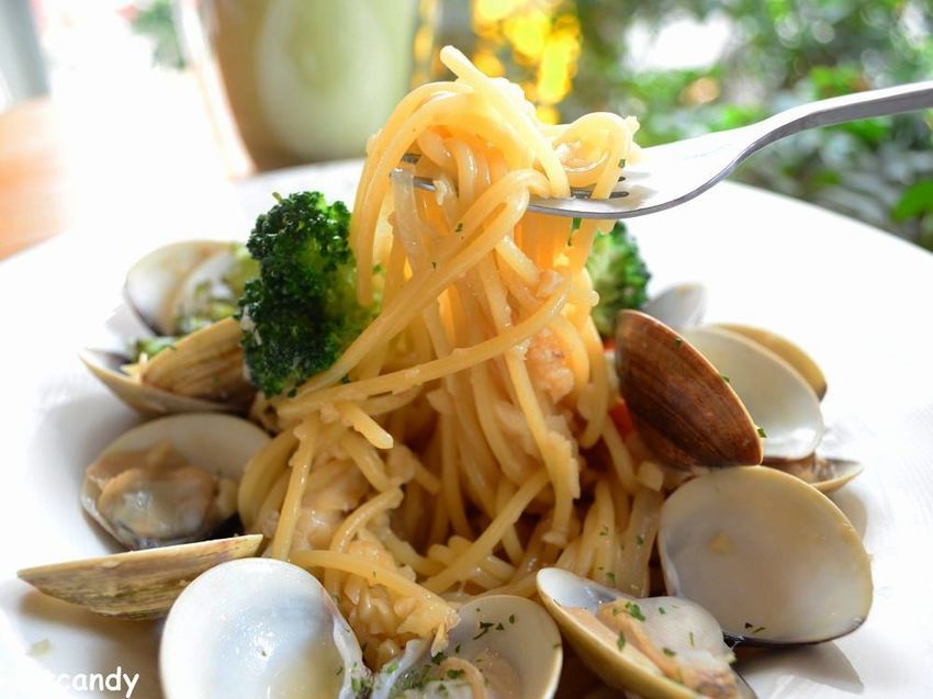 一中美食_Gray House 灰房子│台中義式料理推薦！澎湃的海鮮披薩，還有超牽絲的乳酪條~ - 愛伊特candy的分享樂園