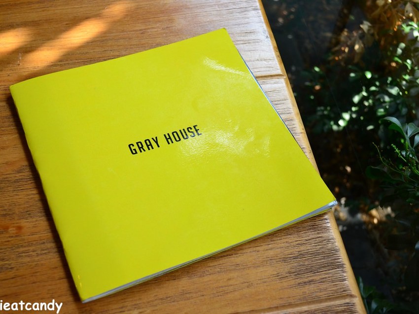 一中美食_Gray House 灰房子│台中義式料理推薦！澎湃的海鮮披薩，還有超牽絲的乳酪條~ - 愛伊特candy的分享樂園