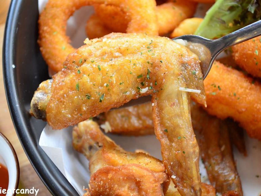 一中美食_Gray House 灰房子│台中義式料理推薦！澎湃的海鮮披薩，還有超牽絲的乳酪條~ - 愛伊特candy的分享樂園