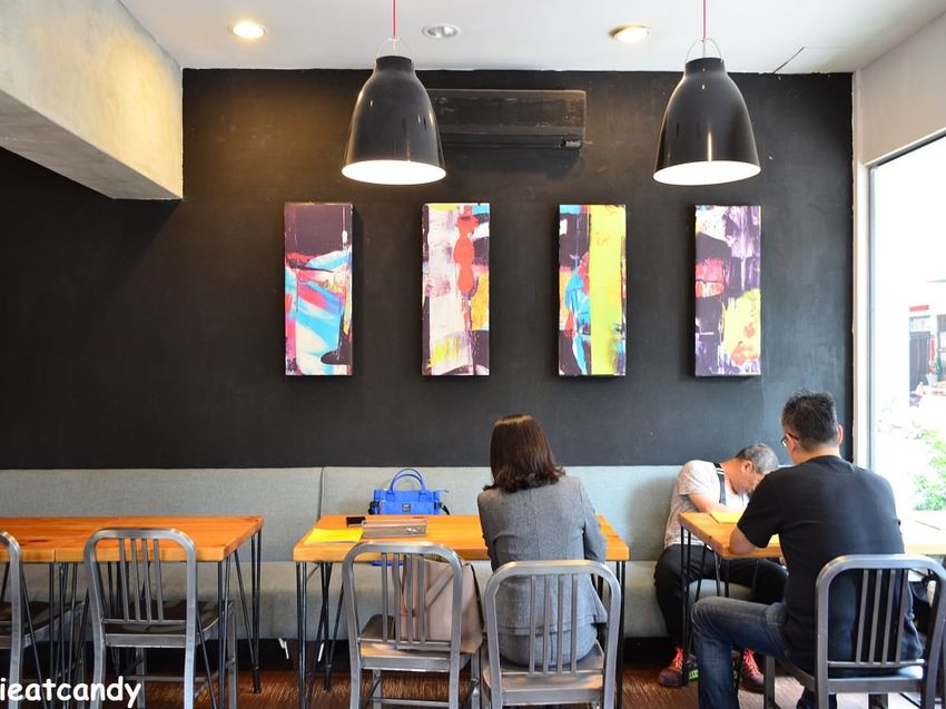 一中美食_Gray House 灰房子│台中義式料理推薦！澎湃的海鮮披薩，還有超牽絲的乳酪條~ - 愛伊特candy的分享樂園