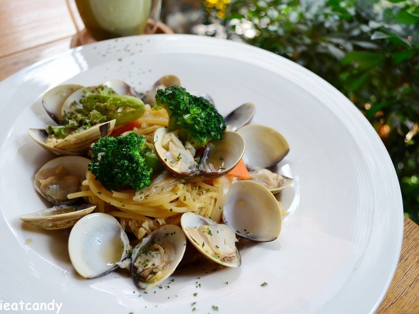 一中美食_Gray House 灰房子│台中義式料理推薦！澎湃的海鮮披薩，還有超牽絲的乳酪條~ - 愛伊特candy的分享樂園