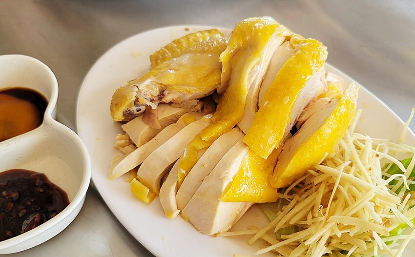 南投縣埔里鎮藏匿在筊白筍田中央的活魚料理，想吃記得先預約！！！