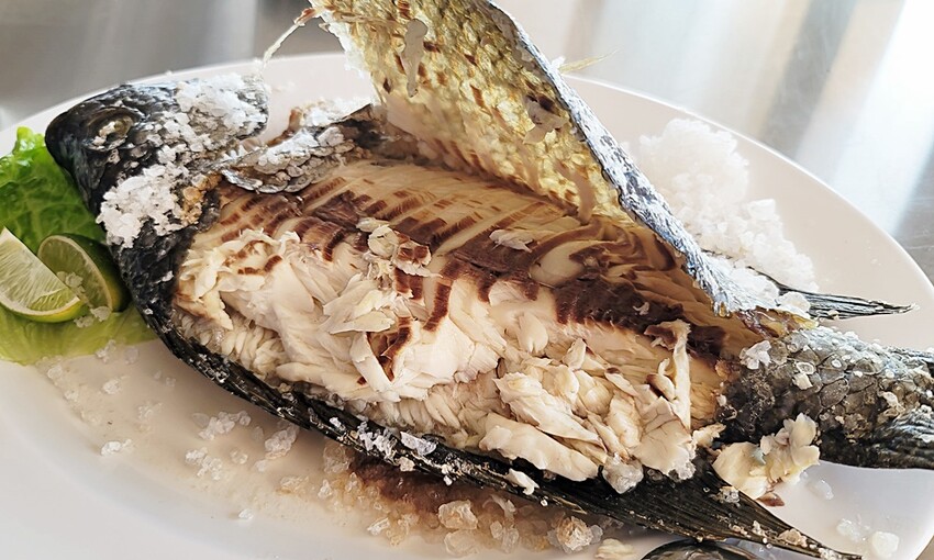 南投縣埔里鎮藏匿在筊白筍田中央的活魚料理，想吃記得先預約！！！