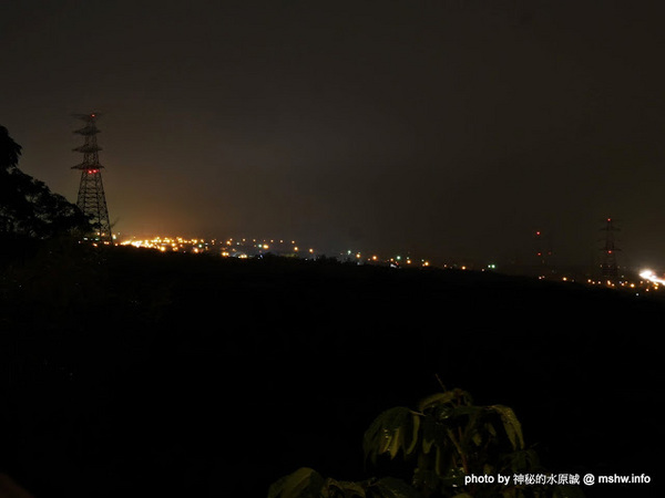岳家庄夜景咖啡廳：【食記】台中岳家庄夜景咖啡廳.夜生活@沙鹿東海藝術街&都會公園後山 : 以咖啡,輕食,披薩與鐵塔佐海線夜景…