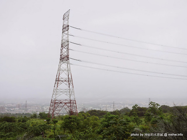 岳家庄夜景咖啡廳：【食記】台中岳家庄夜景咖啡廳.夜生活@沙鹿東海藝術街&都會公園後山 : 以咖啡,輕食,披薩與鐵塔佐海線夜景…