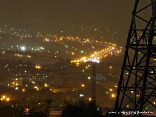 岳家庄夜景咖啡廳：【食記】台中岳家庄夜景咖啡廳.夜生活@沙鹿東海藝術街&都會公園後山 : 以咖啡,輕食,披薩與鐵塔佐海線夜景…