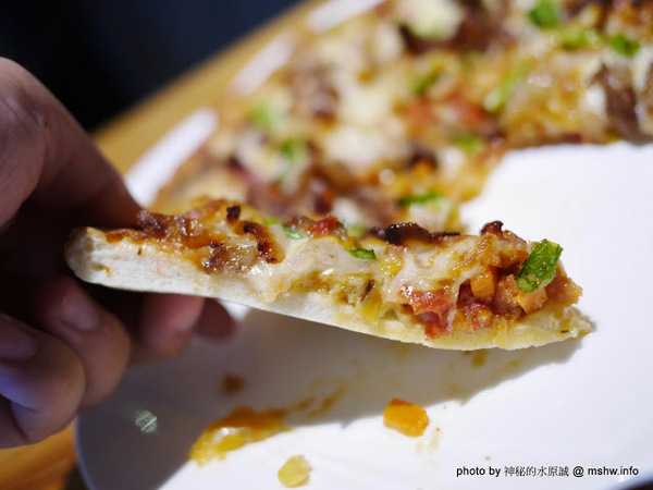 岳家庄夜景咖啡廳：【食記】台中岳家庄夜景咖啡廳.夜生活@沙鹿東海藝術街&都會公園後山 : 以咖啡,輕食,披薩與鐵塔佐海線夜景…