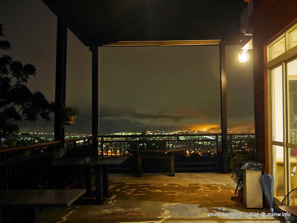 岳家庄夜景咖啡廳：【食記】台中岳家庄夜景咖啡廳.夜生活@沙鹿東海藝術街&都會公園後山 : 以咖啡,輕食,披薩與鐵塔佐海線夜景…