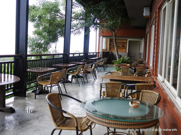 岳家庄夜景咖啡廳：【食記】台中岳家庄夜景咖啡廳.夜生活@沙鹿東海藝術街&都會公園後山 : 以咖啡,輕食,披薩與鐵塔佐海線夜景…