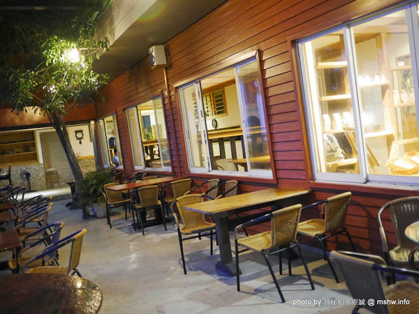 岳家庄夜景咖啡廳：【食記】台中岳家庄夜景咖啡廳.夜生活@沙鹿東海藝術街&都會公園後山 : 以咖啡,輕食,披薩與鐵塔佐海線夜景…