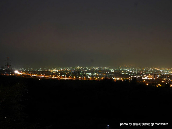 岳家庄夜景咖啡廳：【食記】台中岳家庄夜景咖啡廳.夜生活@沙鹿東海藝術街&都會公園後山 : 以咖啡,輕食,披薩與鐵塔佐海線夜景…