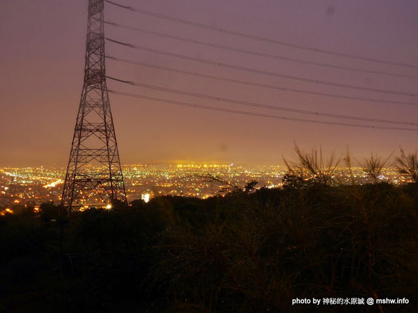 岳家庄夜景咖啡廳：【食記】台中岳家庄夜景咖啡廳.夜生活@沙鹿東海藝術街&都會公園後山 : 以咖啡,輕食,披薩與鐵塔佐海線夜景…