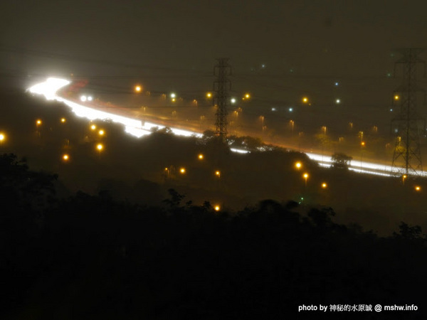 岳家庄夜景咖啡廳：【食記】台中岳家庄夜景咖啡廳.夜生活@沙鹿東海藝術街&都會公園後山 : 以咖啡,輕食,披薩與鐵塔佐海線夜景…