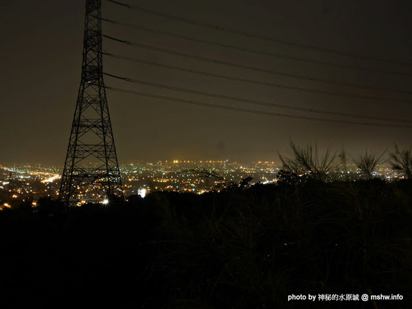 岳家庄夜景咖啡廳：【食記】台中岳家庄夜景咖啡廳.夜生活@沙鹿東海藝術街&都會公園後山 : 以咖啡,輕食,披薩與鐵塔佐海線夜景…
