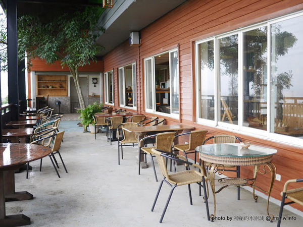 岳家庄夜景咖啡廳：【食記】台中岳家庄夜景咖啡廳.夜生活@沙鹿東海藝術街&都會公園後山 : 以咖啡,輕食,披薩與鐵塔佐海線夜景…