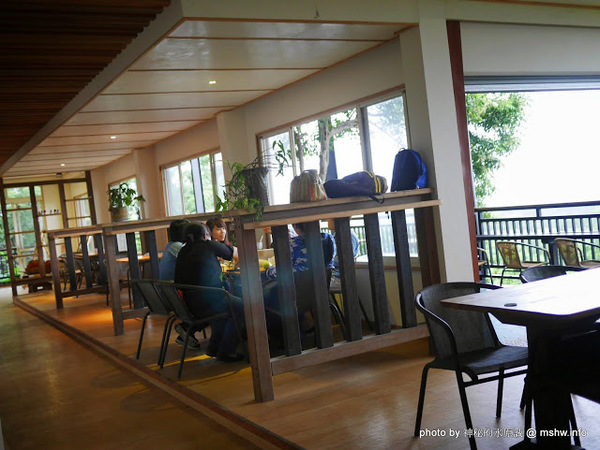 岳家庄夜景咖啡廳：【食記】台中岳家庄夜景咖啡廳.夜生活@沙鹿東海藝術街&都會公園後山 : 以咖啡,輕食,披薩與鐵塔佐海線夜景…