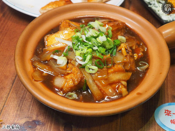 三郎食府:三郎食府,滷豬排醬汁好入味,還有熱炒菜色~