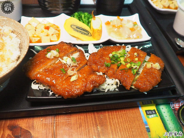 三郎食府:三郎食府,滷豬排醬汁好入味,還有熱炒菜色~