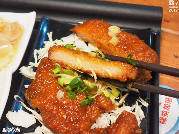 三郎食府:三郎食府,滷豬排醬汁好入味,還有熱炒菜色~