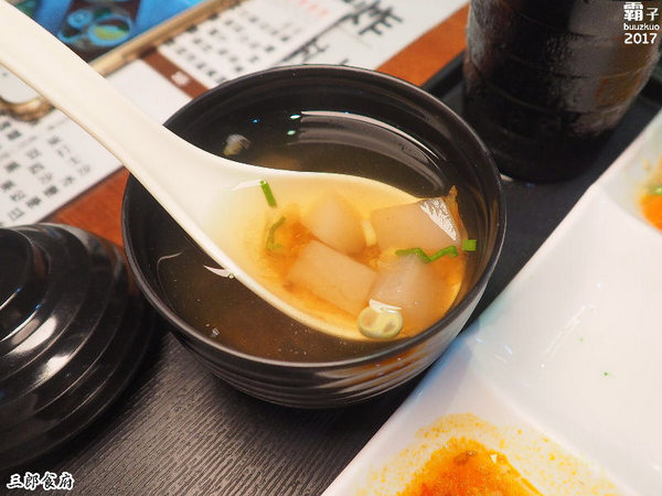 三郎食府:三郎食府,滷豬排醬汁好入味,還有熱炒菜色~