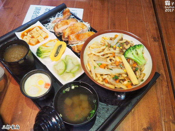 三郎食府:三郎食府,滷豬排醬汁好入味,還有熱炒菜色~